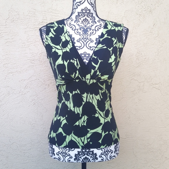 Tops - 💜5/$25 j.t.b. Floral V-neck tank top size S